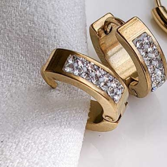 Gold Earring Set - Picture 4 of 5